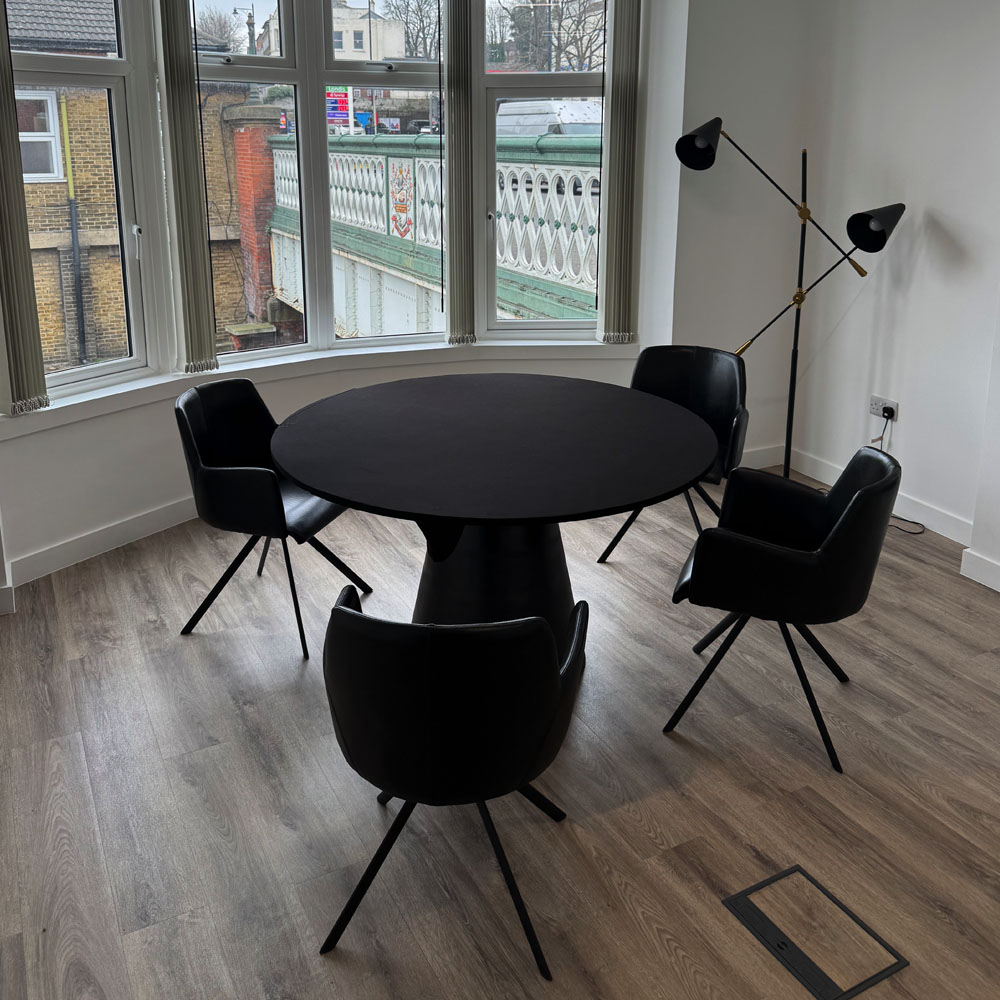 Platform26-Private Office-Squ01